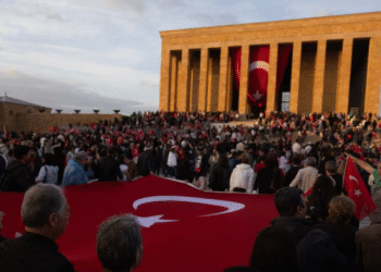 Türkiye’de İmamoğlu’na yönelik operasyon derinleşiyor: İstanbul Belediyesi çalışanlarına gözaltı