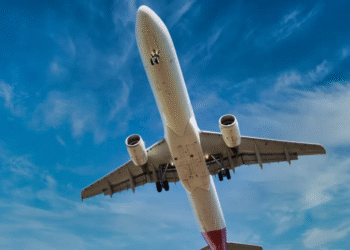 Neden insanlar uçak daha durmadan ayağa kalkıyor? Çünkü uçmak artık eziyet