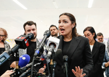 AOC’den Trump’a azil çıkışı: İran saldırısı Anayasa ihlali